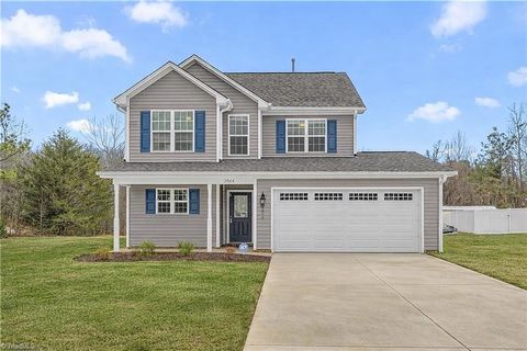 Homes For Sale - 2068 Dresden Drive<br/> Burlington, NC 27217
