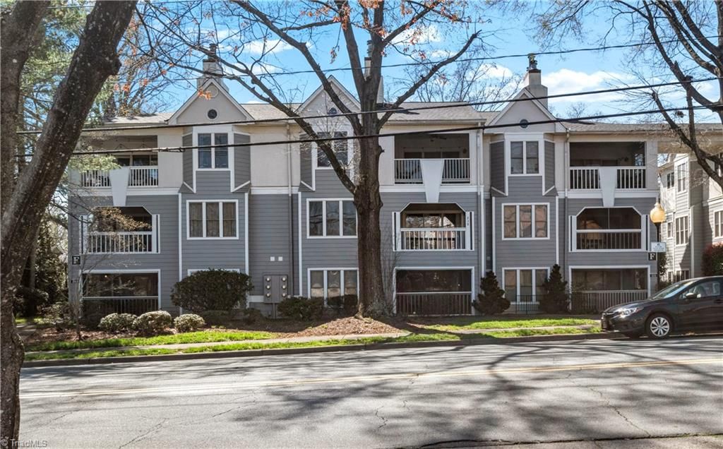 Photo of 239 Oakwood Court #239-Building F, Winston-Salem, NC 27103 (MLS # 1212849)