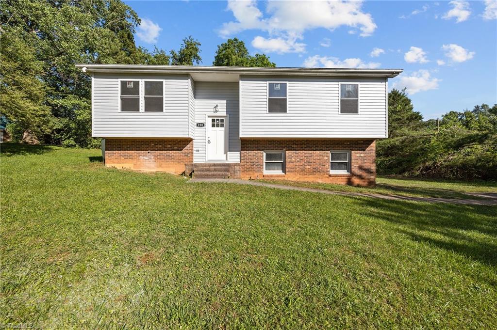 220 Glen Terrace, Mount Airy, North Carolina image 2