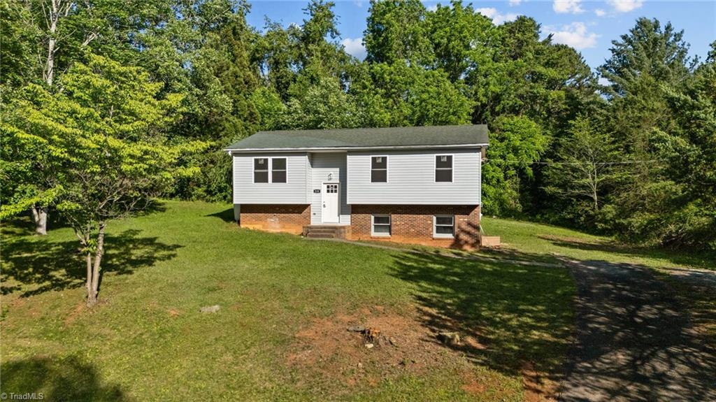 220 Glen Terrace, Mount Airy, North Carolina image 4