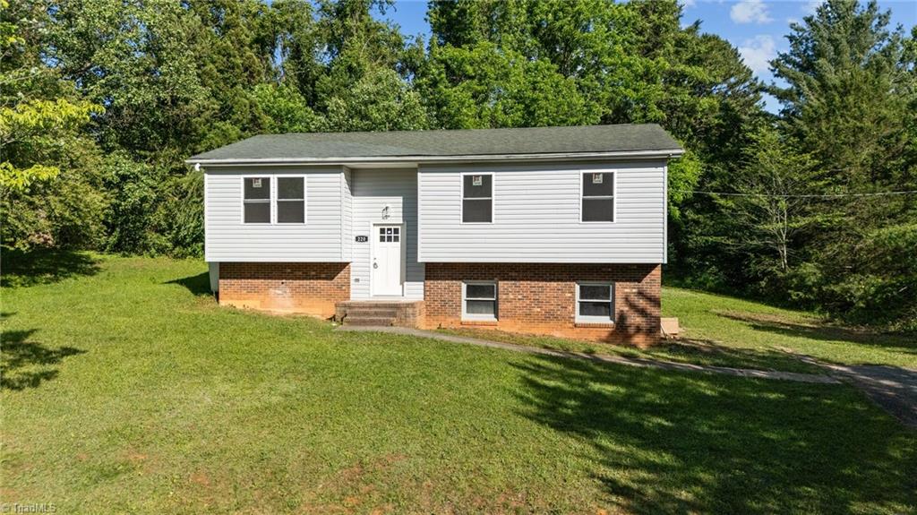 220 Glen Terrace, Mount Airy, North Carolina image 3