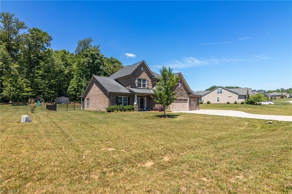 Photo of 5009 Labella Court, Kernersville, NC 27284 (MLS # 1222977)