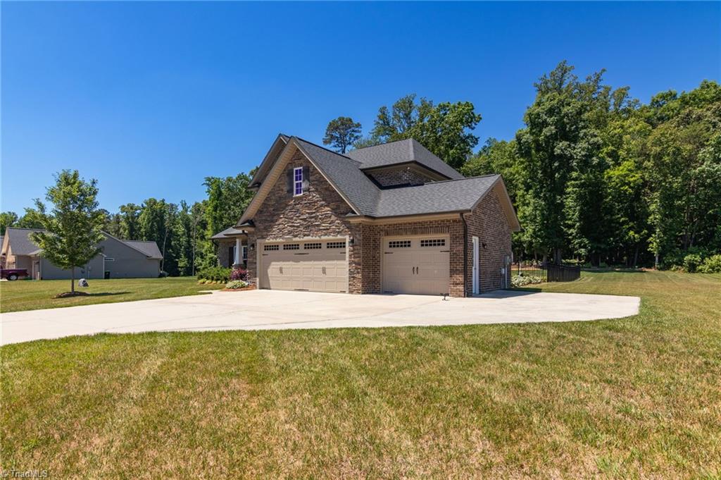 5009 Labella Court
