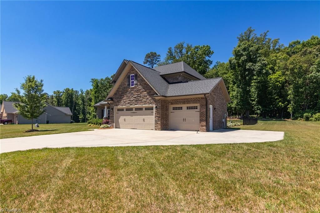 Photo of 5009 Labella Court, Kernersville, NC 27284 (MLS # 1222977)