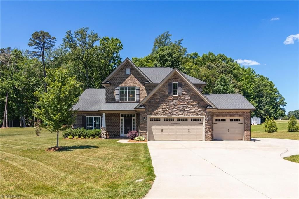 Photo of 5009 Labella Court, Kernersville, NC 27284 (MLS # 1222977)