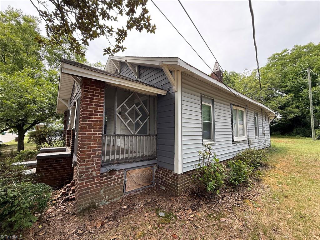 328 Ennis Street