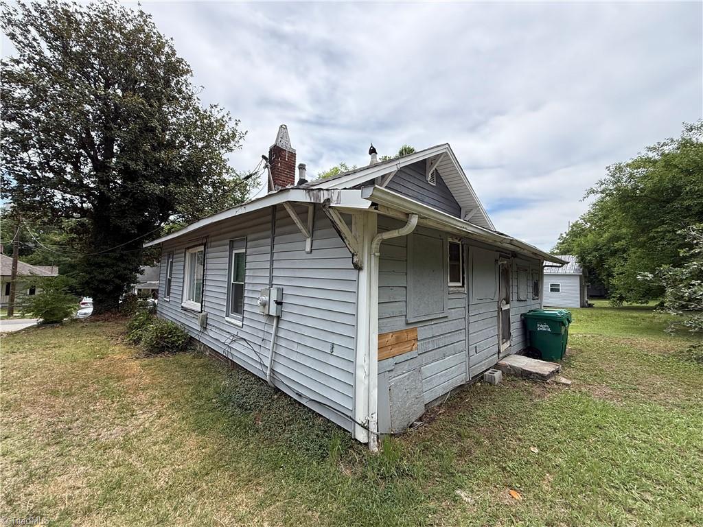 328 Ennis Street