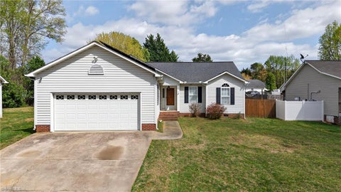 Homes For Sale - 11 Oak Meadow Lane<br/> Thomasville, NC 27360