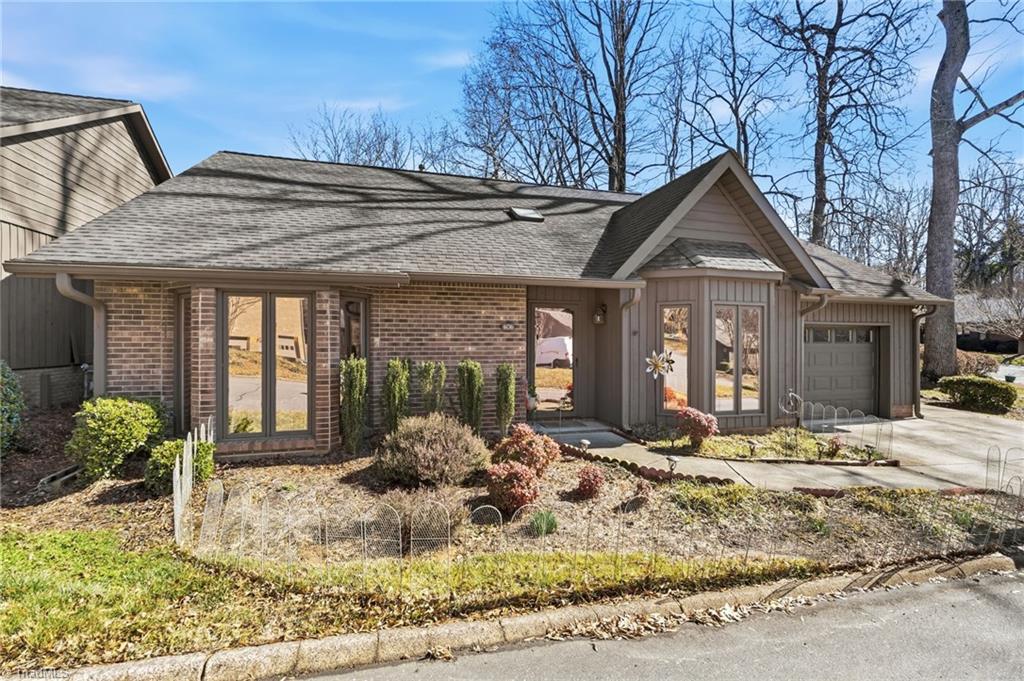Photo of 406 Chadbourne Court, Winston-Salem, NC 27104 (MLS # 1209474)
