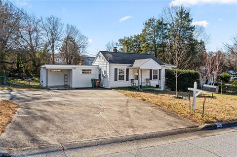 Photo of 2622 Woodruff Avenue, High Point, NC 27265 (MLS # 1204990)