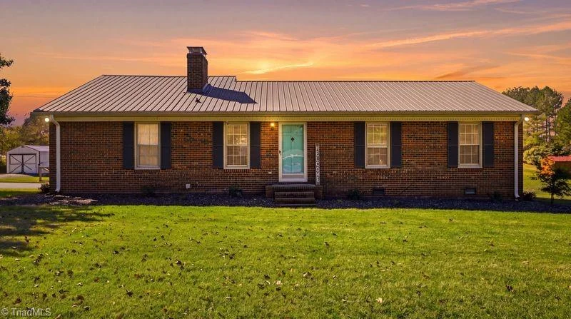 719 Mccray Road, photo 1 of 31