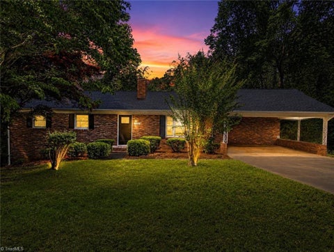 Homes For Sale - 3761 Spaulding Drive<br/> Winston-Salem, NC 27105