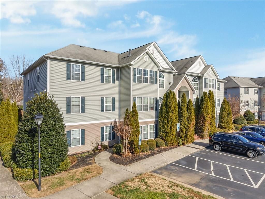 Photo of 4702 Pennoak Lane, Greensboro, NC 27407 (MLS # 1205197)