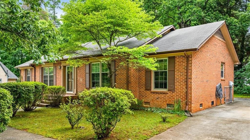 Photo of 4106 Ridgedale Drive, Greensboro, NC 27455 (MLS # 1228695)
