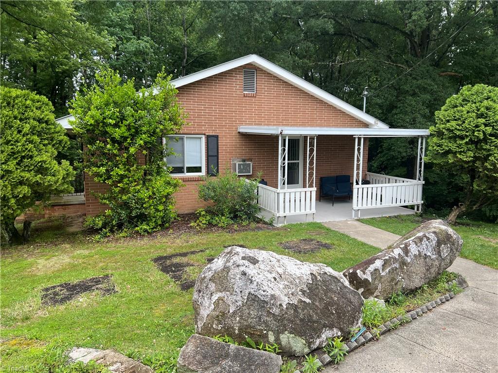 240 Byerly Street, Mount Airy, North Carolina image 2