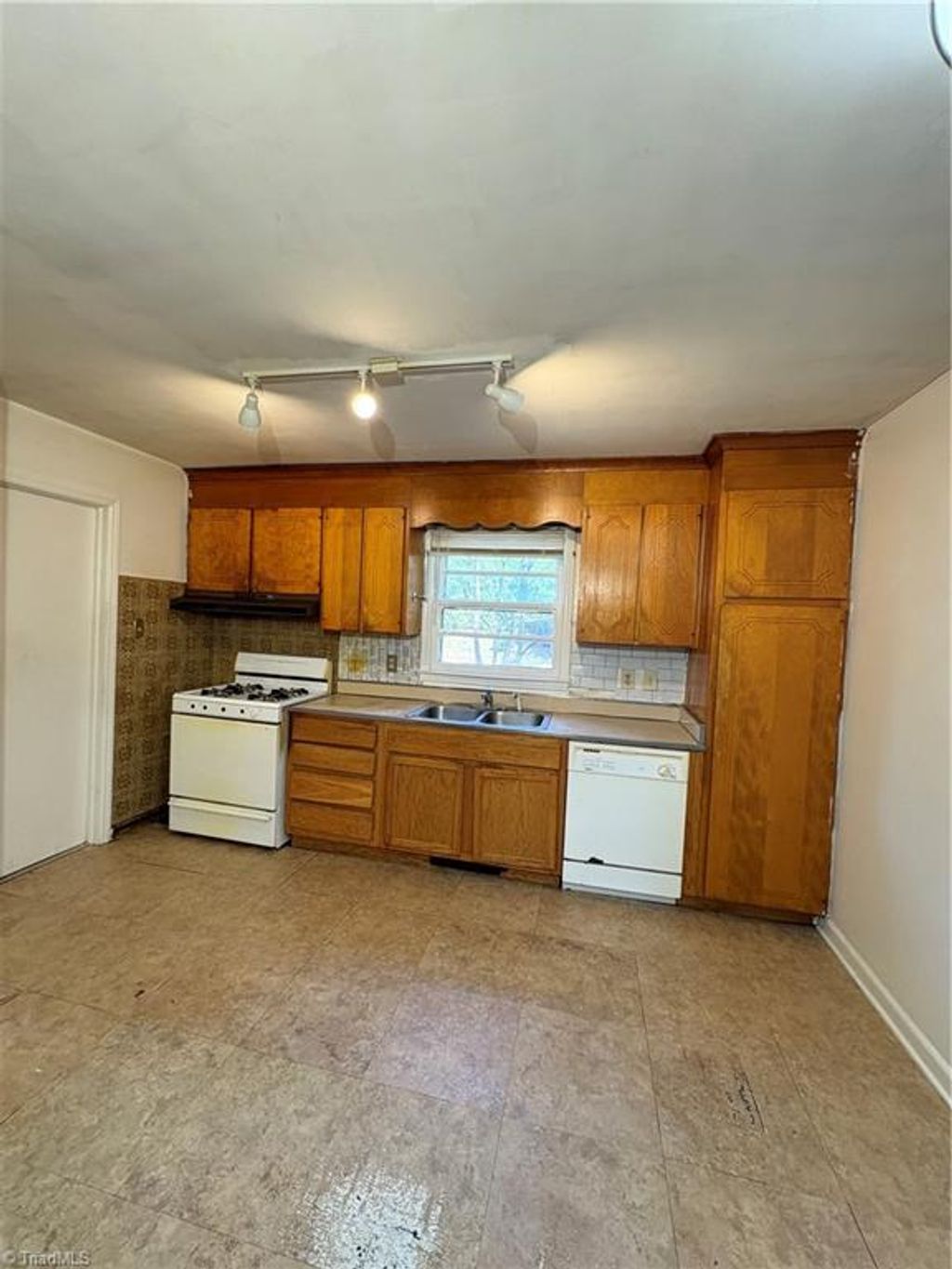 Photo of 1207 Cliffwood Drive, Greensboro, NC 27406 (MLS # 1218799)