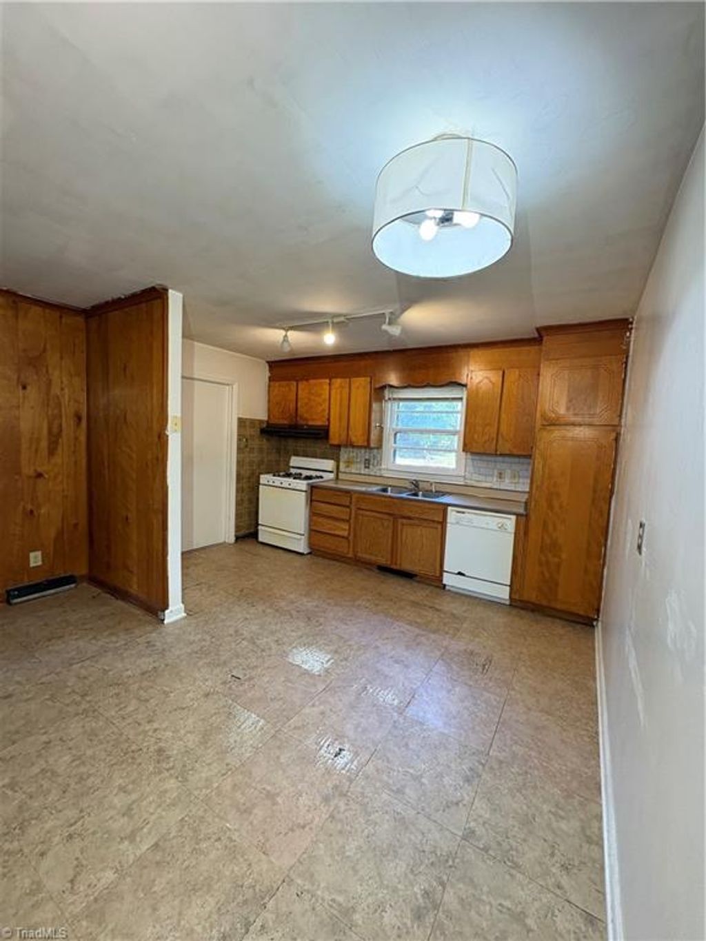 Photo of 1207 Cliffwood Drive, Greensboro, NC 27406 (MLS # 1218799)