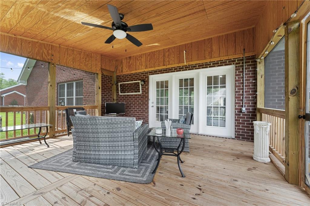 8210 Hunters Drive, Greensboro, North Carolina image 29