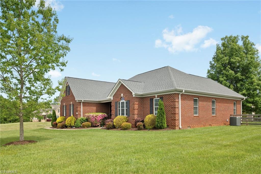 8210 Hunters Drive, Greensboro, North Carolina image 2