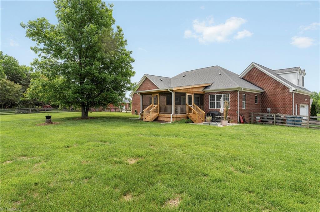 8210 Hunters Drive, Greensboro, North Carolina image 32