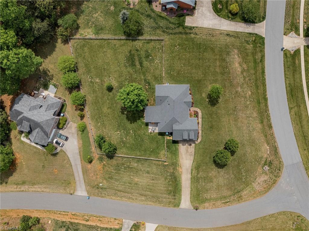 8210 Hunters Drive, Greensboro, North Carolina image 35