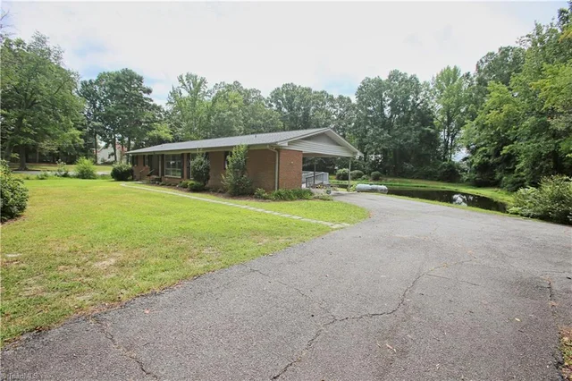 140 Frazier Street, photo 3 of 28