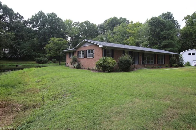 140 Frazier Street, photo 2 of 28