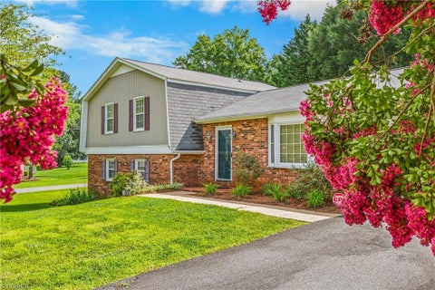 Homes For Sale - 101 Asheview Court<br/> King, NC 27021