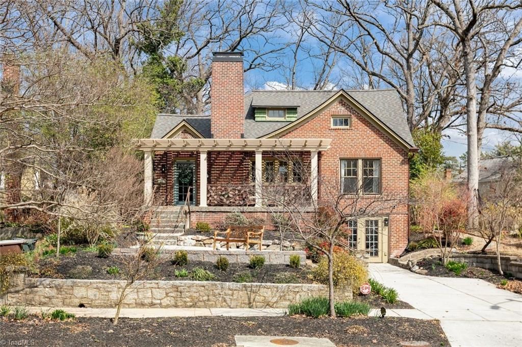 Photo of 1606 End Place W, Greensboro, NC 27403 (MLS # 1211656)