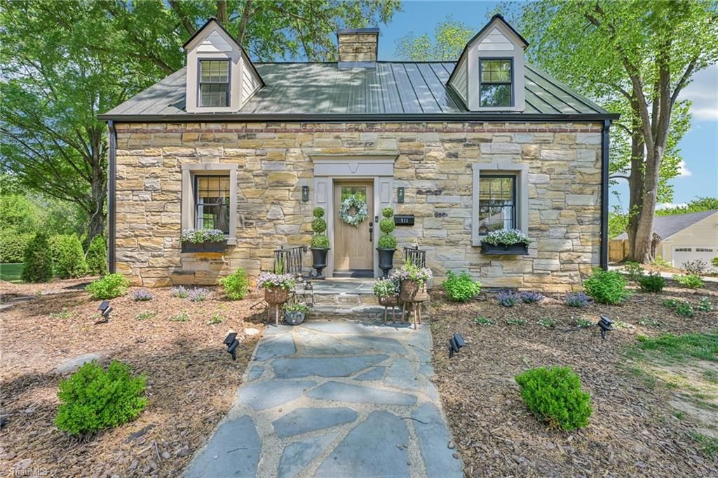 Photo of 511 Circle Drive, Burlington, NC 27215 (MLS # 1216993)