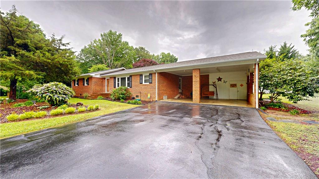 4211 Village Drive, Trinity, North Carolina image 3