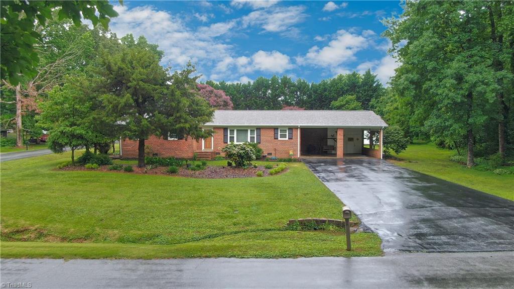 4211 Village Drive, Trinity, North Carolina image 1