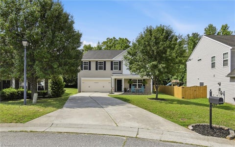 Homes For Sale - 4530 Deighton Court<br/> Winston-Salem, NC 27106