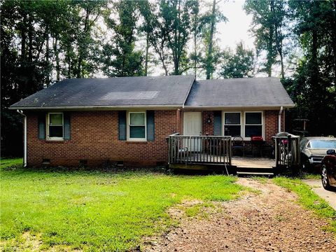 Homes For Sale - 5409 Pine Level Drive<br/> Browns Summit, NC 27214