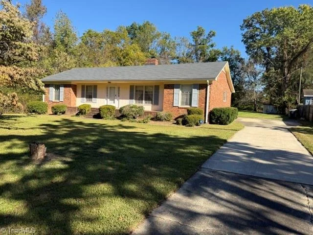 5515 Bledsoe Drive, photo 1 of 22