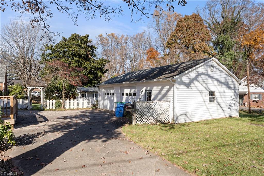Rural Hall, North Carolina 27045, United States, 5 Bedrooms Bedrooms, ,3 BathroomsBathrooms,Residential,Active,248703