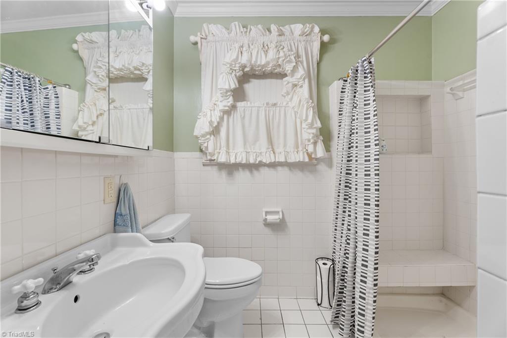 Rural Hall, North Carolina 27045, United States, 5 Bedrooms Bedrooms, ,3 BathroomsBathrooms,Residential,Active,248703