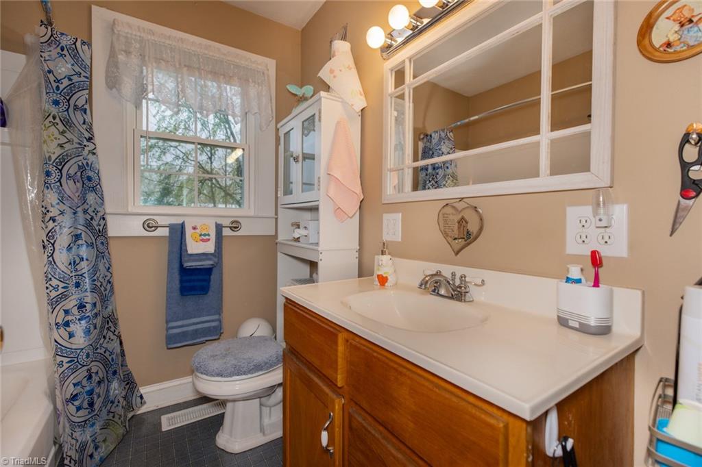 410 N Carolina Avenue, Boonville, North Carolina image 24