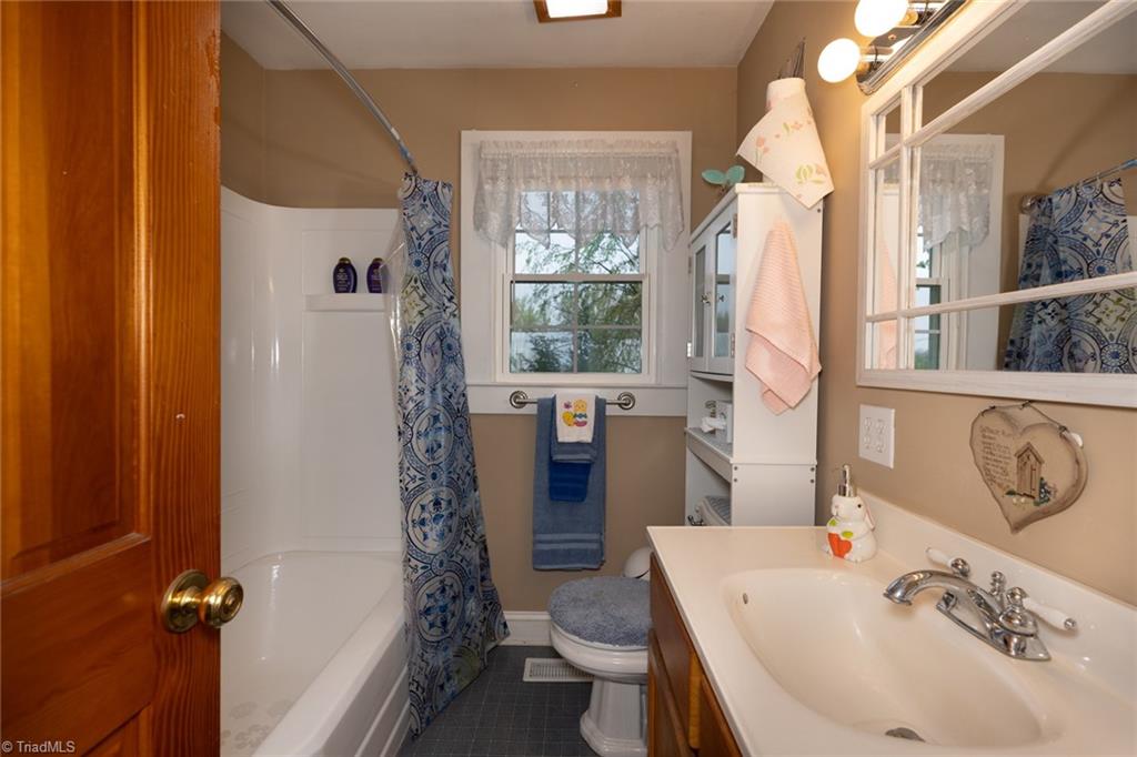 410 N Carolina Avenue, Boonville, North Carolina image 23