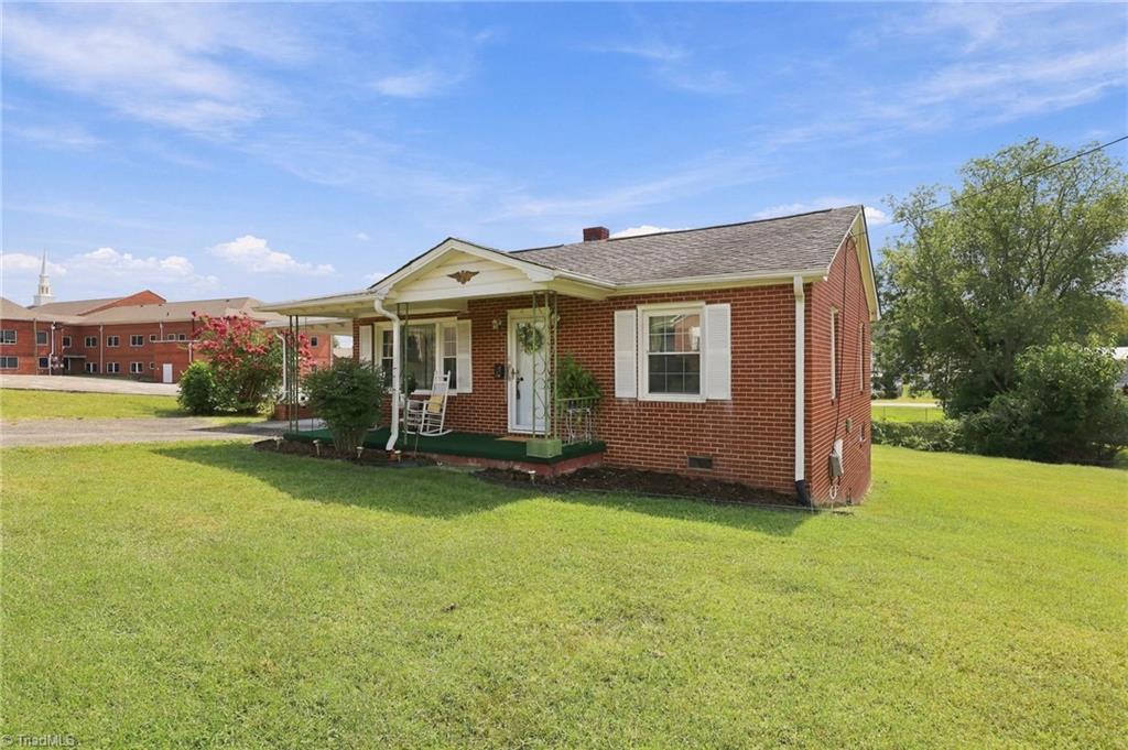 Photo of 143 Calvary Drive, Mount Airy, NC 27030 (MLS # 1236234)