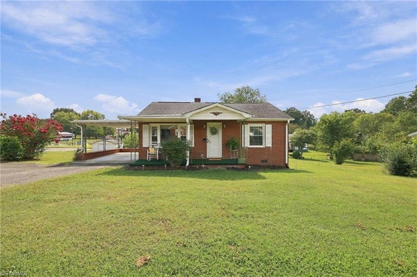143 CALVARY DR, MOUNT AIRY, NC 27030 - Image 6c6f4f2a60ffb6d4f35b7fd40f588a41/595781997