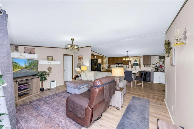 1902 Longbottom Road, photo 4 of 48