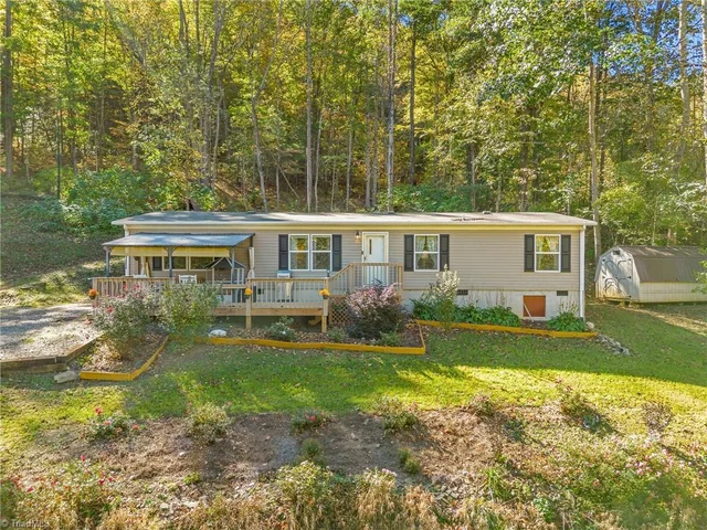 1902 Longbottom Road, photo 2 of 48