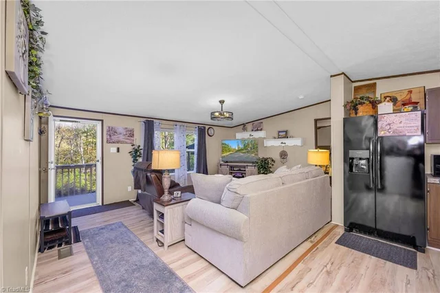 1902 Longbottom Road, photo 3 of 48