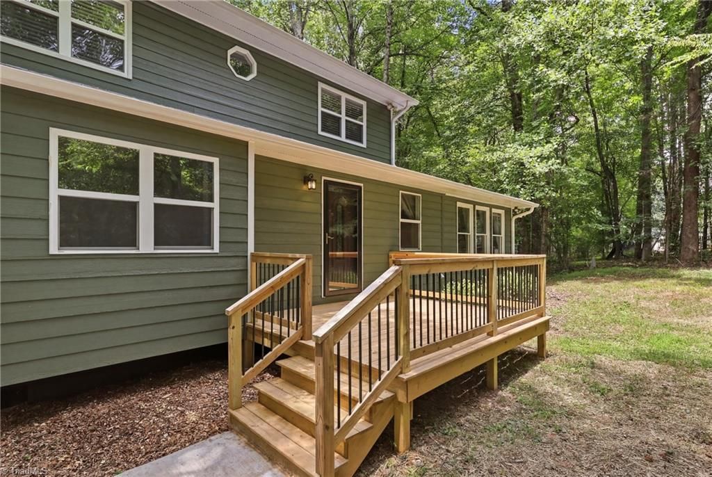 Photo of 125 Fennell Drive, Kernersville, NC 27284 (MLS # 1224230)