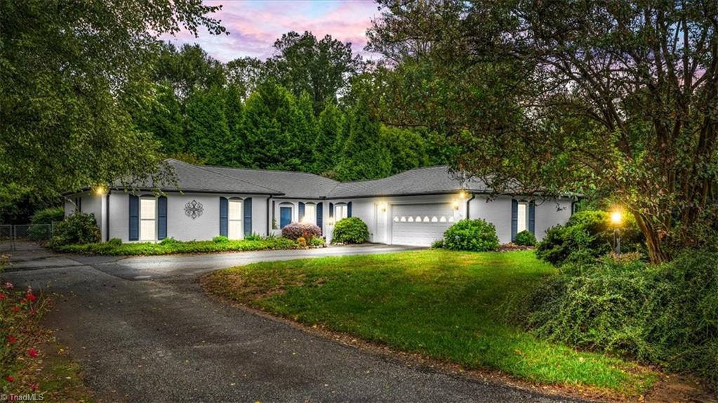Photo of 1055 Foothills Drive, Kernersville, NC 27284 (MLS # 1236786)
