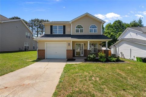 Homes For Sale - 1119 Briarwood Drive<br/> Mebane, NC 27302