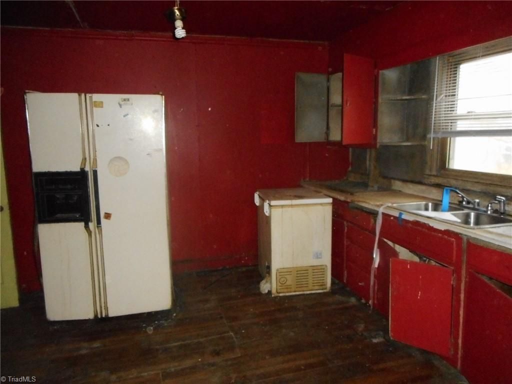 Photo of 704 Roach Street, Reidsville, NC 27320 (MLS # 1207668)