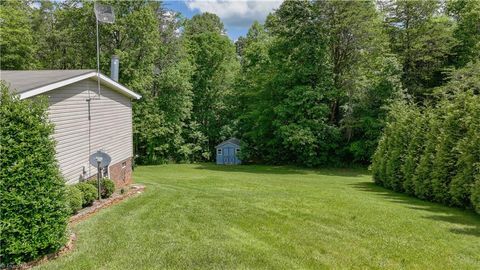 Manufactured Home in Reidsville NC 331 Pepper Road 11.jpg