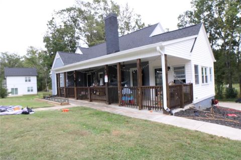 18 Pershing Street Thomasville NC 27360